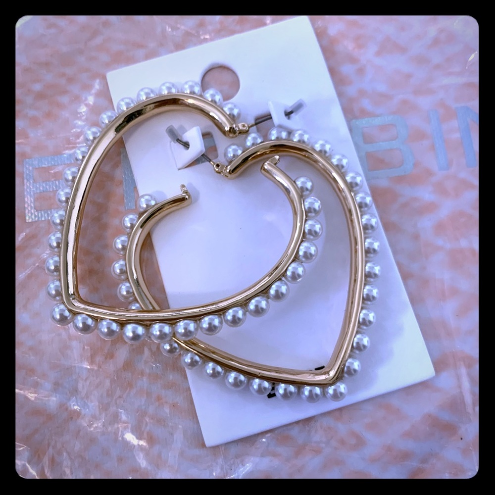 Express brand Pearl heart- shaped earring